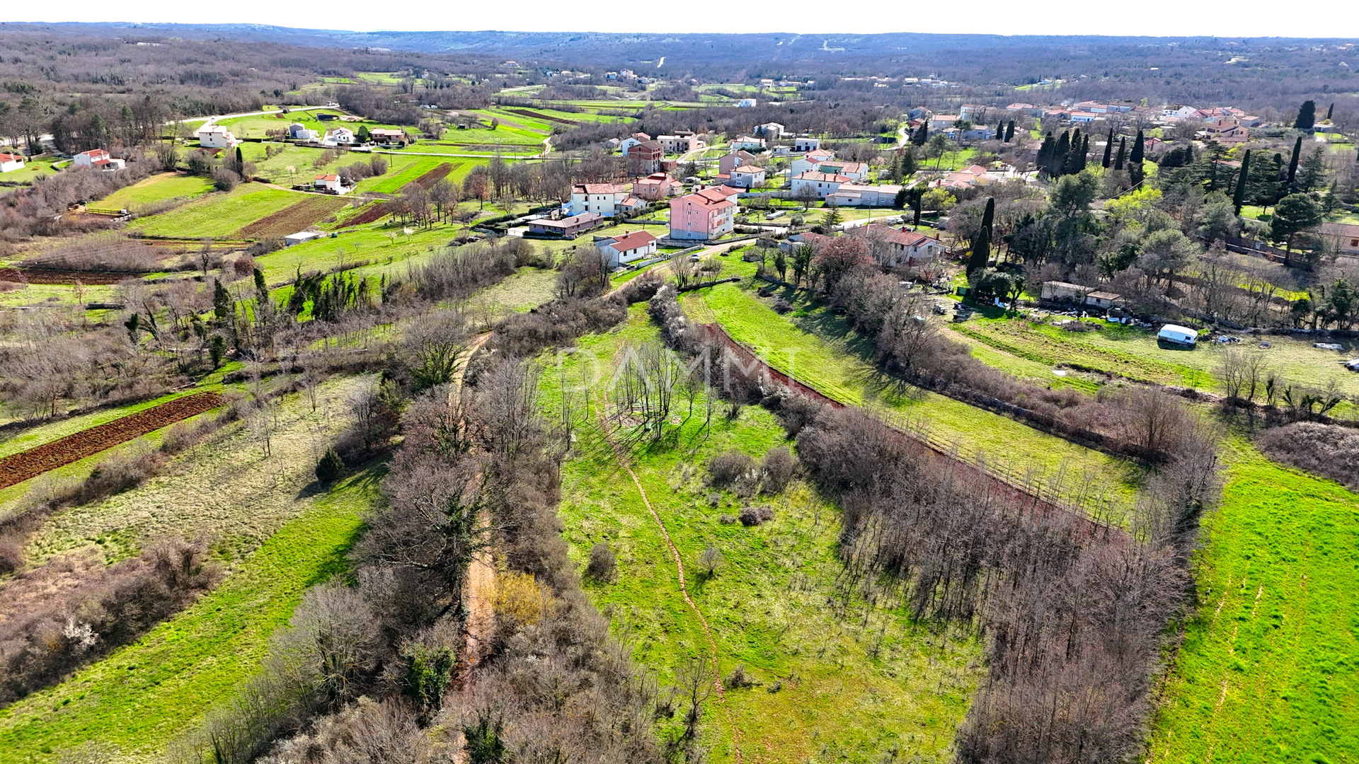 ISTRA, MANJADVORCI - Građevinsko zemljište na osamini 970 m2 - cover