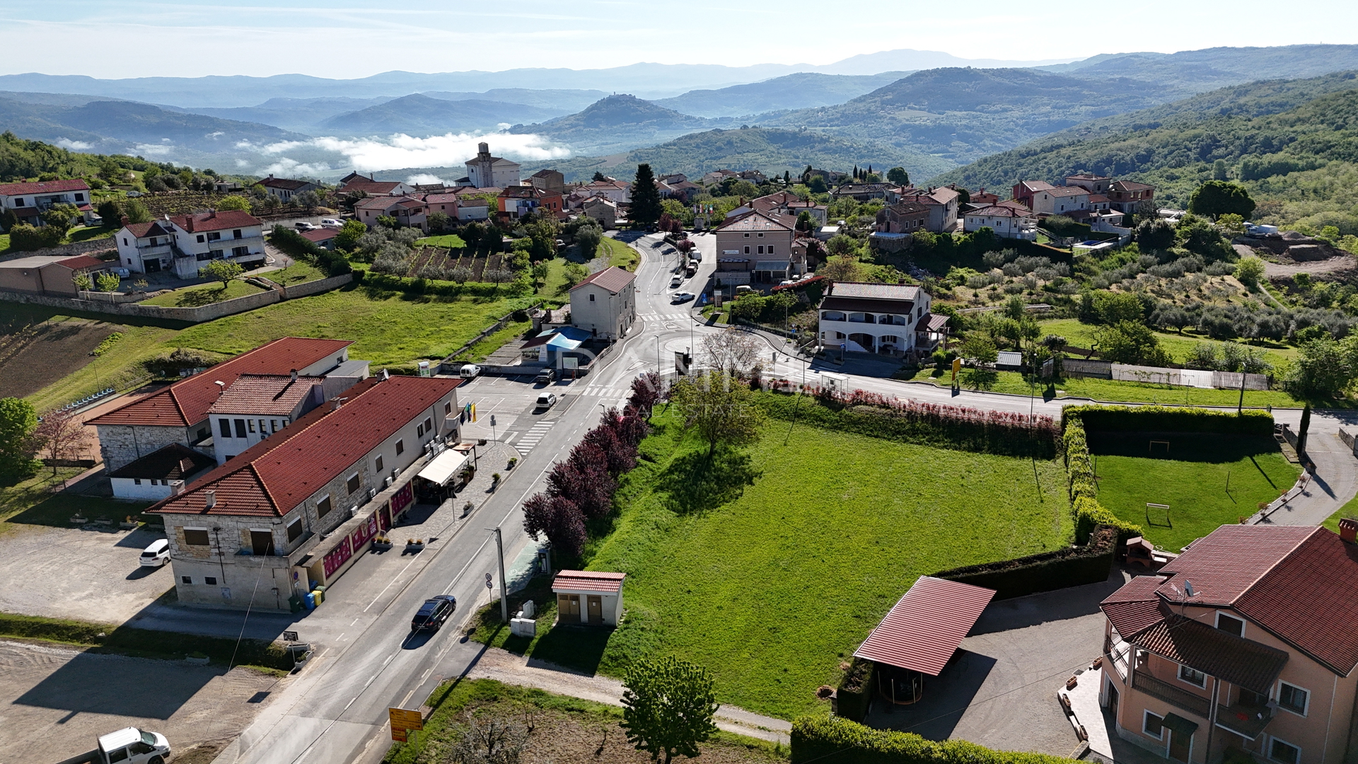 ISTRA, VIŽINADA - Vrhunsko građevinsko zemljište u samom centru EKSKLUZIVNO! - cover