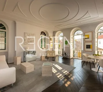 Šibenik, Riva - Unikatan stan u palači "Šižgorić" na Šibenskoj rivi - cover