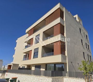 ZADAR-BORIK-NOVOGRADNJA-Stan s 3 sp.sobe-LIFT-Pogled na MORE-USELJIVO! - cover