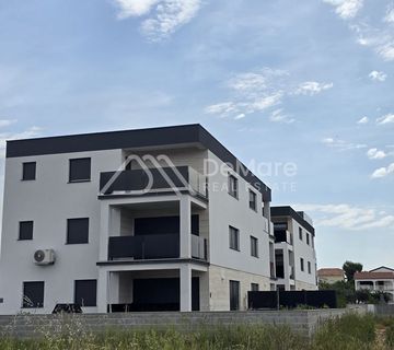 PRIVLAKA- LUKSUZAN APARTMAN, NOVOGRADNJA,140 M DO MORA , POGLED! - cover
