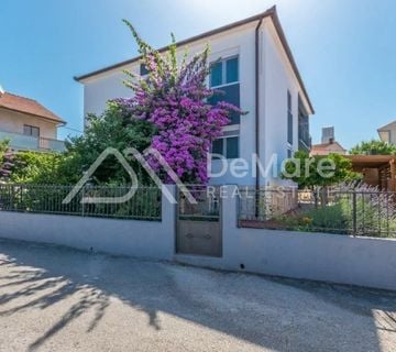 ZADAR-SAMOSTOJEĆA KUĆA 285 m2 sa 2 trosobna stana, Podrum, Garaža, VRT - cover
