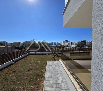 TURANJ-NOVOGRADNJA-Dvosoban Stan 90 m2 s vrtom-Parking-Pogled na more! - cover
