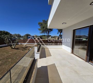 TURANJ-NOVOGRADNJA,Dvosoban Stan 90 m2 s vrtom 100 m2- 200 m do plaže! - cover