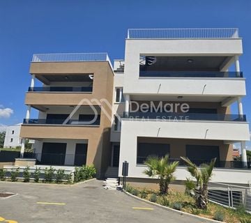 ZADAR-SUKOŠAN / LUX Apartman s vrtom i bazenom, 50 m od MORA!! - cover