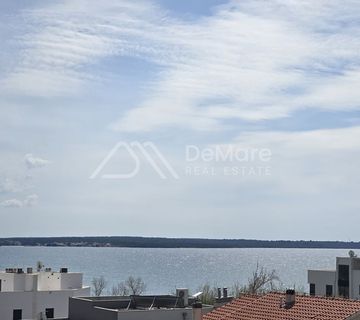 PRIVLAKA-NOVO- PENTHOUSE sa 2. sp.Sobe- 2 xParking - Blizina plaže! - cover