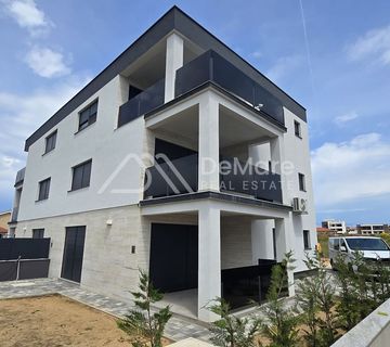 PRIVLAKA- LUKSUZAN APARTMAN, NOVOGRADNJA,140 M DO MORA , POGLED! - cover