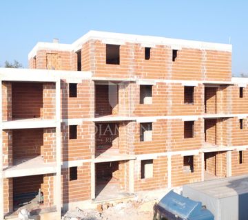 Poreč, okolica, luksuzni penthouse sa dvije krovne terase 2 km od mora! - cover