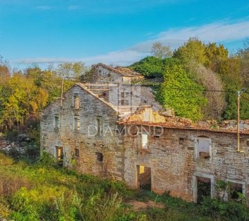 Oprtalj, okolica! Građevinsko zemljište sa ruševinama na mirnoj lokaciji! - cover