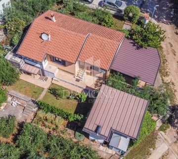 Buje, okolica-  Samostojeća kuća na mirnoj lokaciji! - cover
