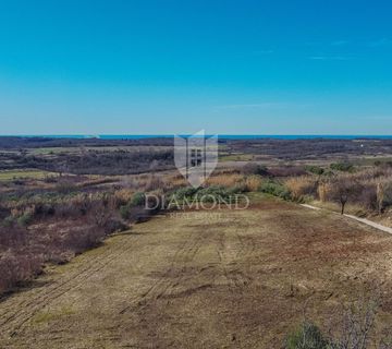 Buje! Prostrano zemljište sa panoramskim pogledom na more! - cover