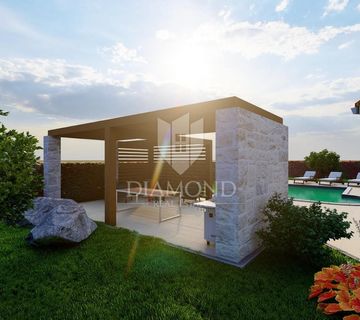 Kaštel! Samostojeća kuća sa bazenom i velikom okućnicom u izgradnji! - cover
