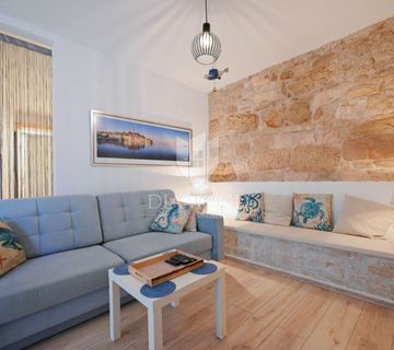 Rovinj stari grad, romantičan apartman u prizemlju zgrade - cover