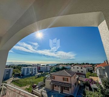 Novigrad, prilika! Dvosoban stan s pogledom na more ! - cover