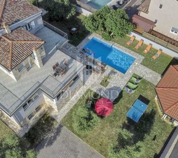 Pula, okolica, kuća za odmor s tri apartmana - cover