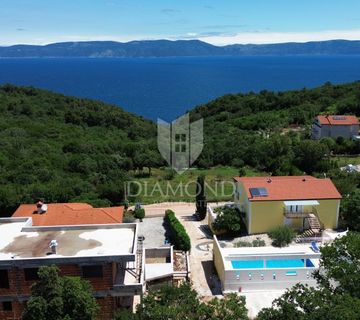 Rabac, okolica, dvije kuće i građevinski teren s pogledom na more - cover