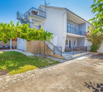 Medulin, kuća blizu mora s tri apartmana - cover