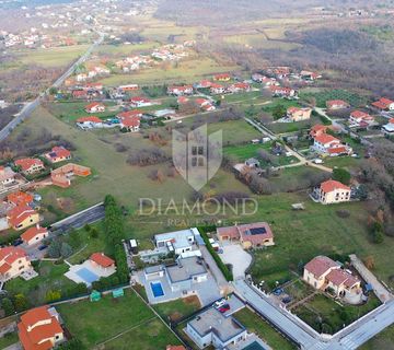 Labin, okolica građevinsko zemljište nadomak grada - cover