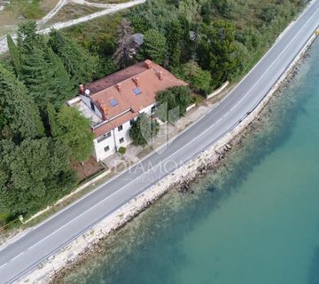 Novigrad okolica, kuća sa potencijalom za investiciju - cover