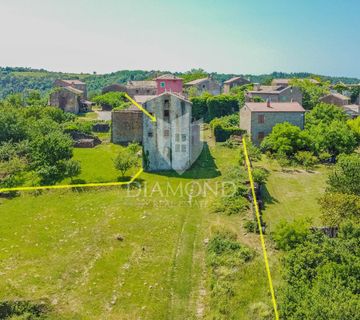 Momjan, okolica! Ruševina za adaptaciju sa panoramskim pogledom na more! - cover