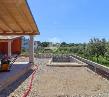 Kuća s bazenom i pogledom na more u okolici Pule!  - cover