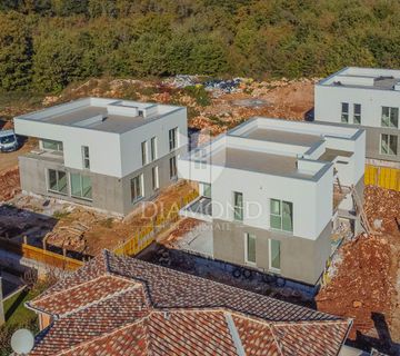 Novigrad, okolica! Moderan stan 300 m do mora! - cover