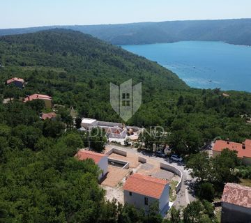 Labin, okolica, kamena kuća s pogledom na more - cover