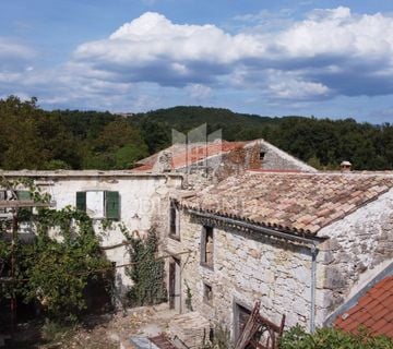 Buzet, Kuća sa započetom adaptacijom u blizini Roča !  - cover