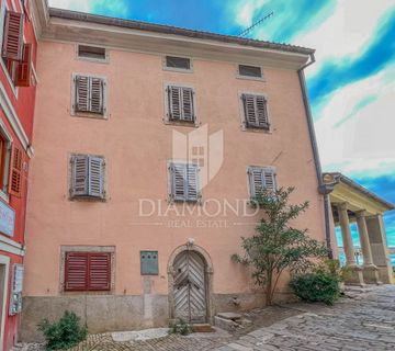 Motovun, kuća u centru sa otvorenim pogledom - cover