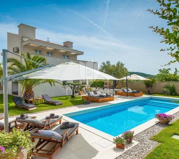 Rovinj, predivna villa s bazenom i velikim wellnessom - cover