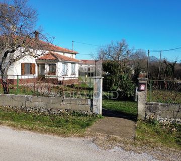 Lijepa kuća sa velikom okućnicom blizu Pule - cover