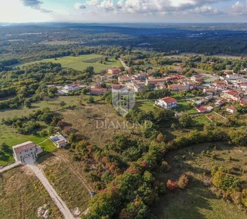 Kanfanar, okolica, prekrasno zemljište u mirnom naselju  - cover