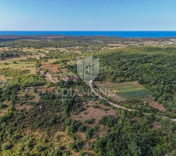 Rovinj, okolica, prostrano zemljište sa ucrtanim objektom  - cover