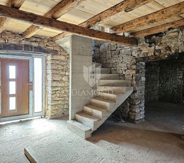 Poreč, okolica, starina sa započetom adaptacijom! - cover