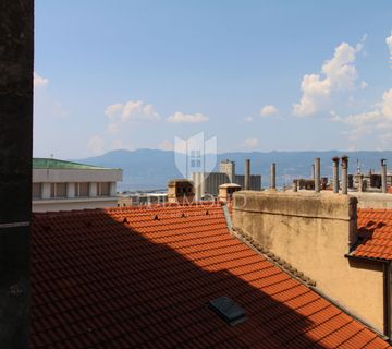 Rijeka, prostrani stan u samom centru grada - cover