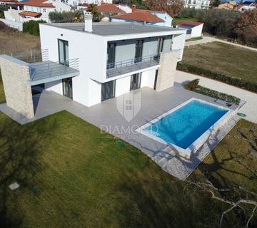 Poreč, elegantna vila pod okriljem zelenila - cover