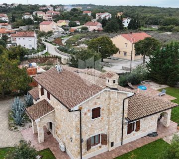 Krk, prekrasna kamena vila - cover