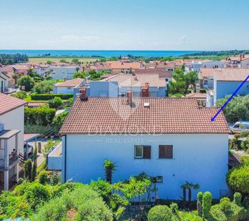 Novigrad, apartmanska kuća 700 m do mora! - cover