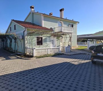 Velika kuća sa bazenom u Labinu - cover