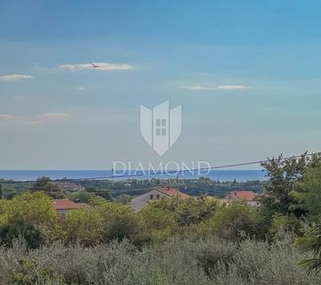 Umag okolica, samostojeća kuća sa velikom okućnicom i pogledom na more - cover
