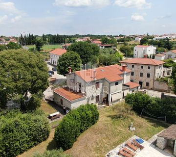 Kanfanar, autentična stara kamena kuća u srcu mjesta s okućnicom - cover