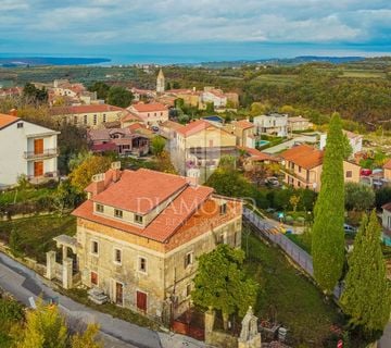 Momjan, izuzetna kuća sa prekrasnim pogledom! - cover