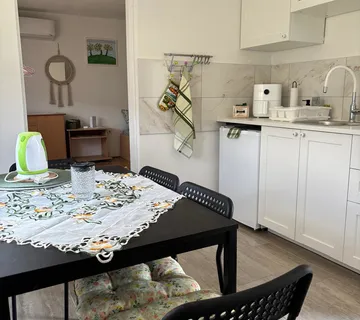 Kompletno adaptirana kuća + potencijal potkrovlja, Krnjak - Budačka Rijeka, Krnjak