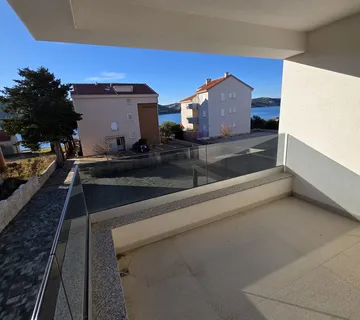 Stara Novalja: apartman, visoko prizemlje, 74.14m2, drugi red do mora! - cover