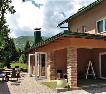 Hotel s apartmanima, mirna lokacija, prilika za investiciju - cover