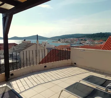 Betina, centar, kuća, 150m2, terasa - cover