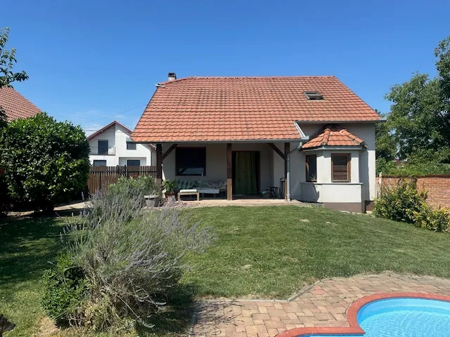Prodaja, Kuća s okućnicom površine 651 m2, PRILIKA! - cover