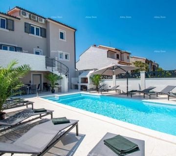 Banjole. Kuća sa 3 apartmana i bazenom. (prodaja) - cover