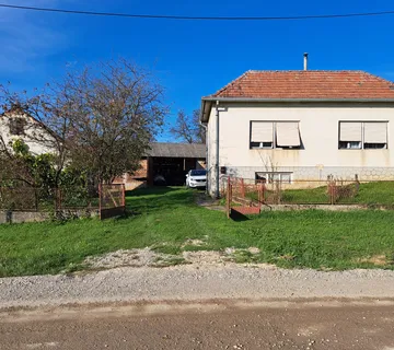 Kuća s gospodarskim objektima i okućnicom, Carevdar (adaptacija) - Carevdar, Križevci