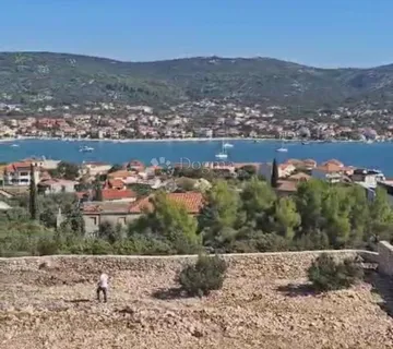 Atraktivno građevinsko zemljište- Vinišće - Vinišće, Marina